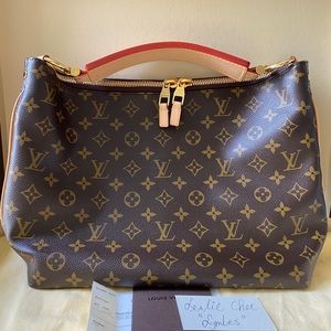 ‼️Sold‼️Guaranteed Authentic Sully PM.❤️💗